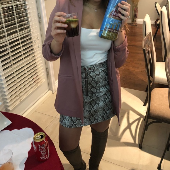 Faux leather beige snake skirt H&M size 8 but fits me (a size 4) worn once - Picture 6 of 6